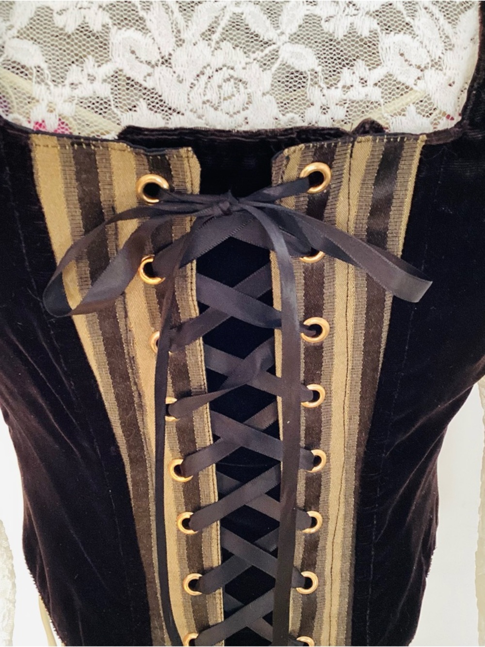 Vintage Lace Up Vest Black Velvet - Picture 4 of 8
